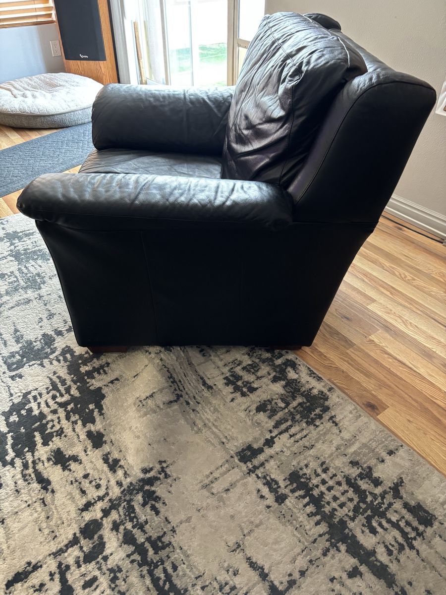 Main image 6
