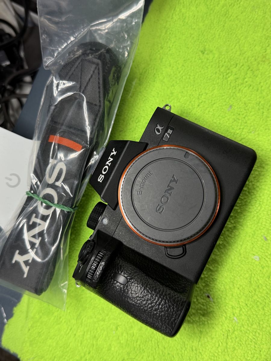 A7 iii mint, only 3k ish shots 