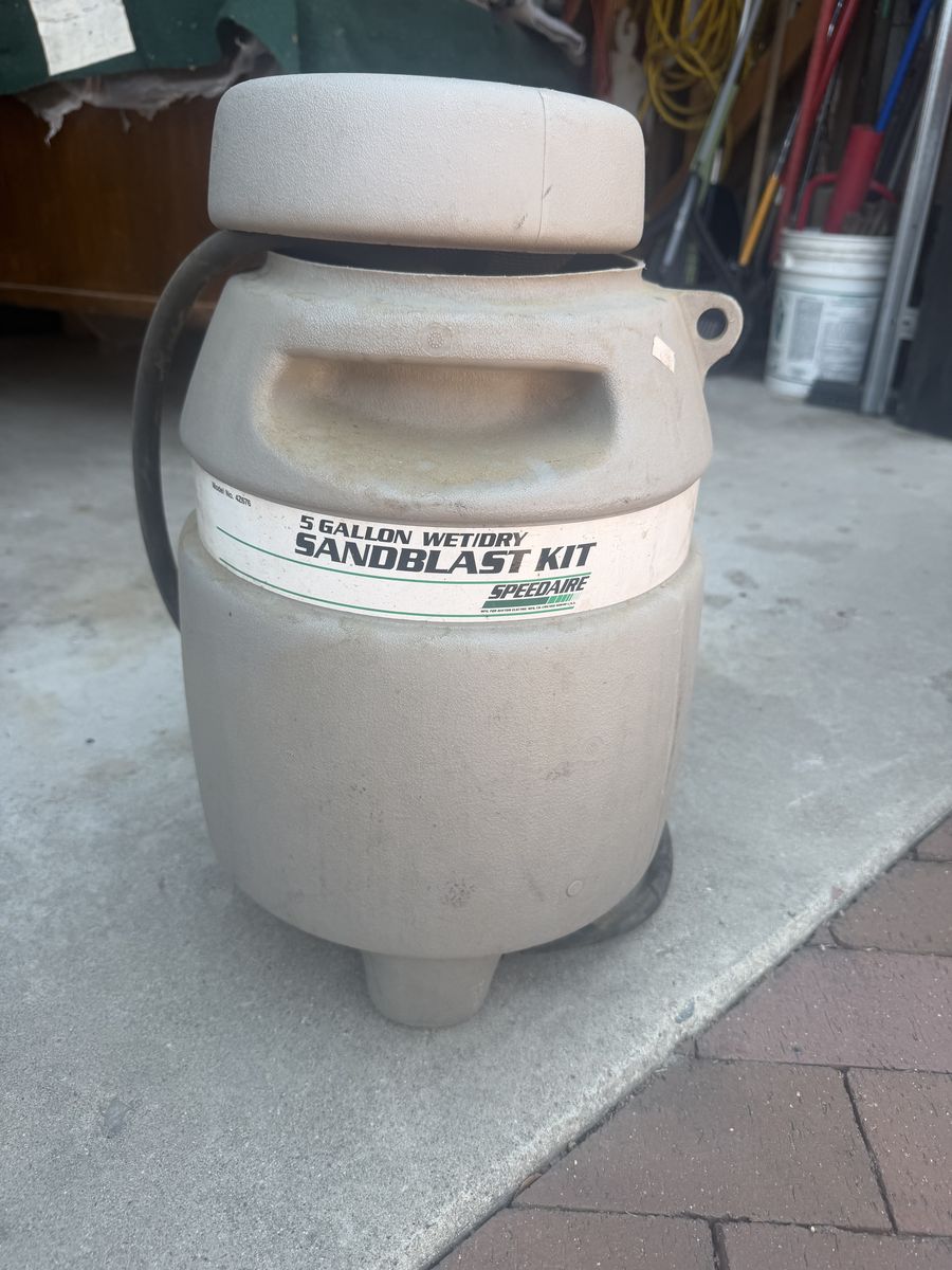 For sale Sand blaster with sand