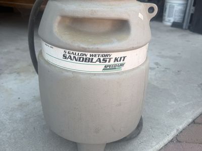 For sale Sand blaster with sand