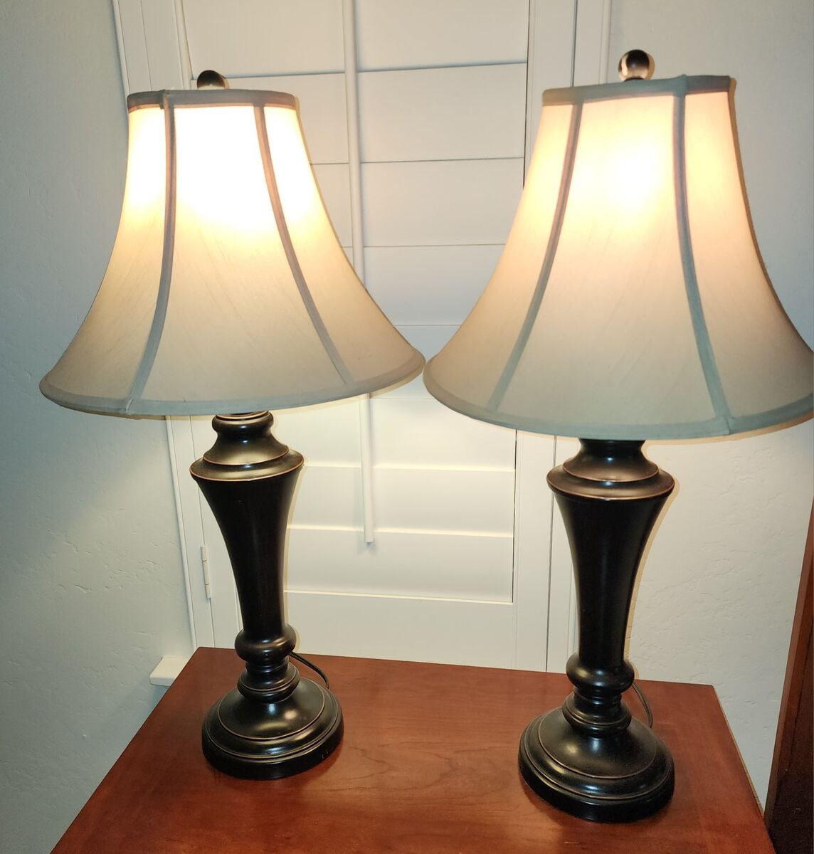2 Lamps With Shades