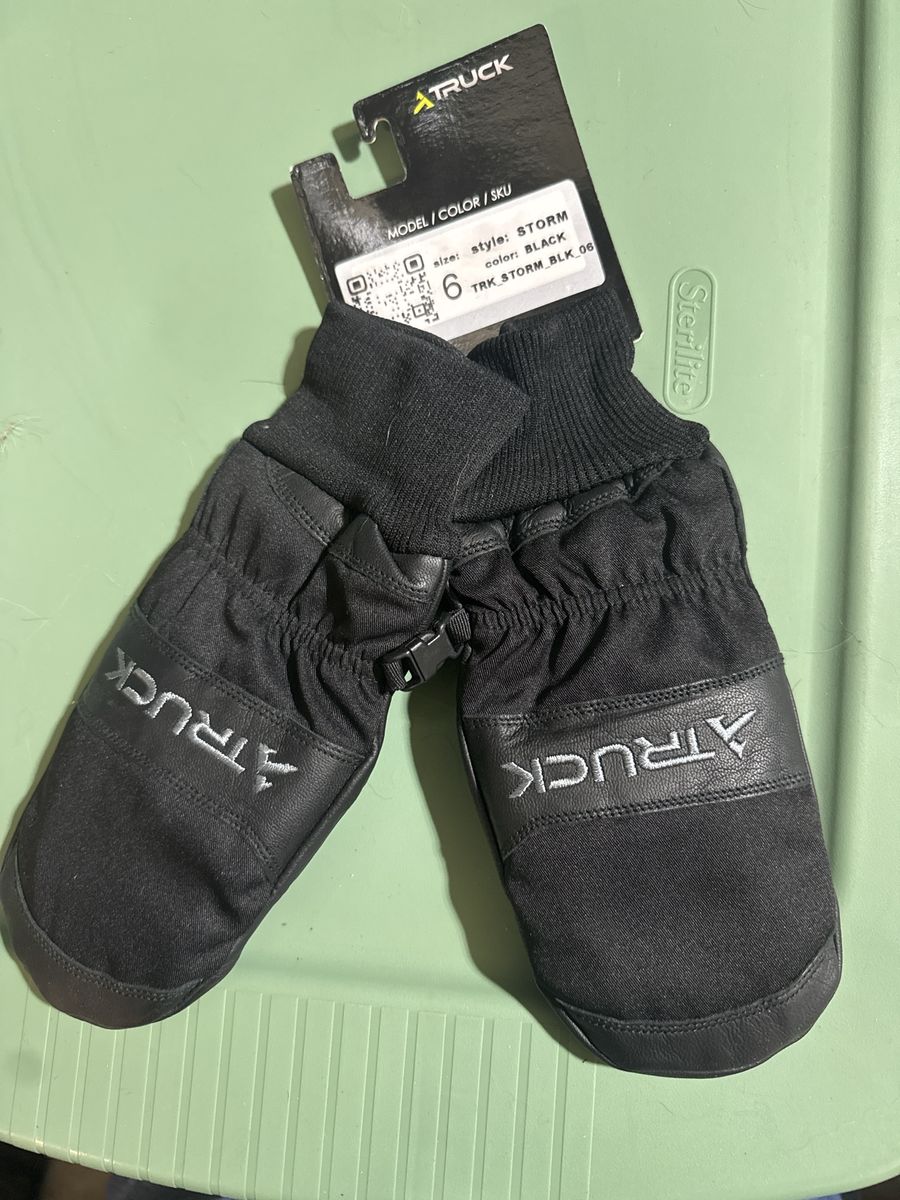 Truck Storm Gloves Black Size 6 Mittens