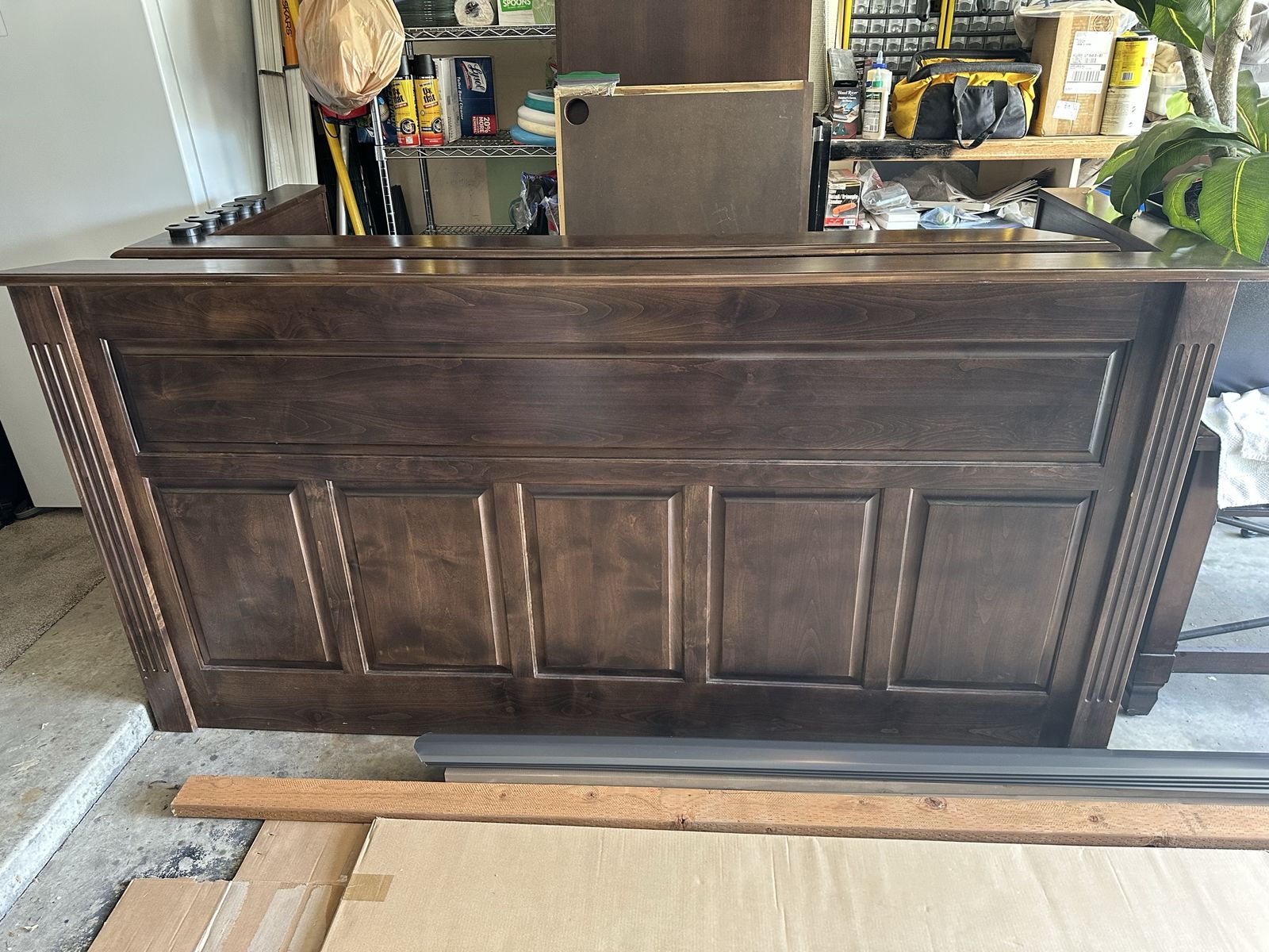 Receptionist desk w high balustrade