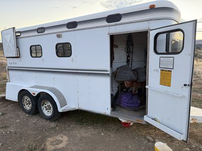 1995 Kiefer Built 3 Horse Slant Trailer – Ramp, Tack Room