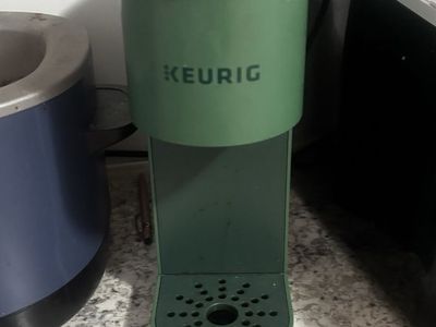 Keurig K-Mini Single Serve K-Cup Pod Coffee Maker in Oasis (Green)