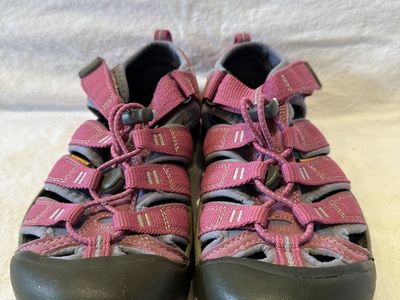 Keen Youth Size 3 Pink WP Hiking Sandals