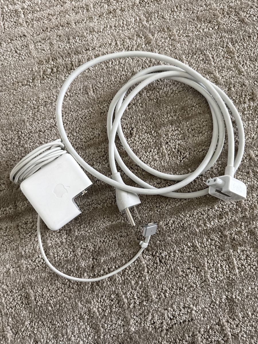 Apple 45 W MagSafe Power Adapter Model 1436