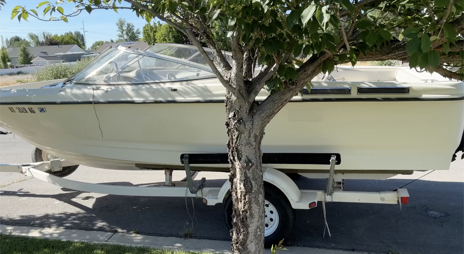 21 Ft Bayliner with Mercruiser Alpha One