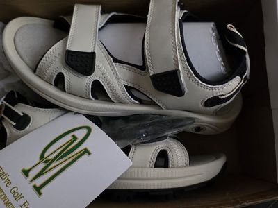 GM Beige Golf Sandals, size 6-7