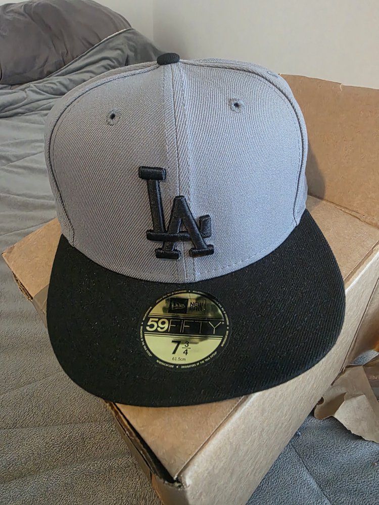 New Era 59Fifty LA Dodgers Fitted Hat - Size 7 3/4, Gray/Black, MLB Officially Licensed