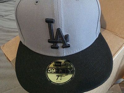 New Era 59Fifty LA Dodgers Fitted Hat - Size 7 3/4, Gray/Black, MLB Officially Licensed