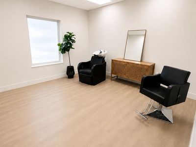 Private Salon Suites (All Inclusive)