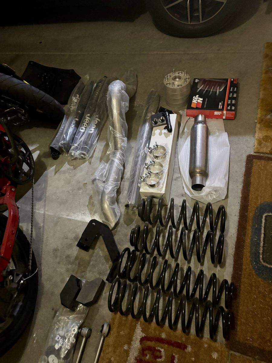 ***Jeep JK owners*** Jeep Suspension Lift Kit, Exhaust System, Shocks, Wheel Spacers, Sun Shade, Phone Holder, & K&N Air Filter