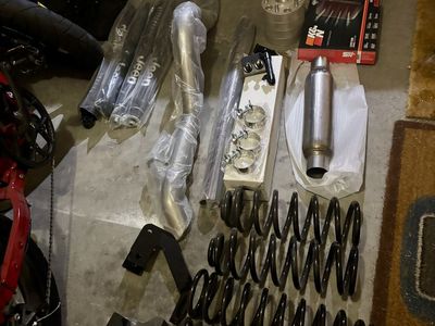 ***Jeep JK owners*** Jeep Suspension Lift Kit, Exhaust System, Shocks, Wheel Spacers, Sun Shade, Phone Holder, & K&N Air Filter