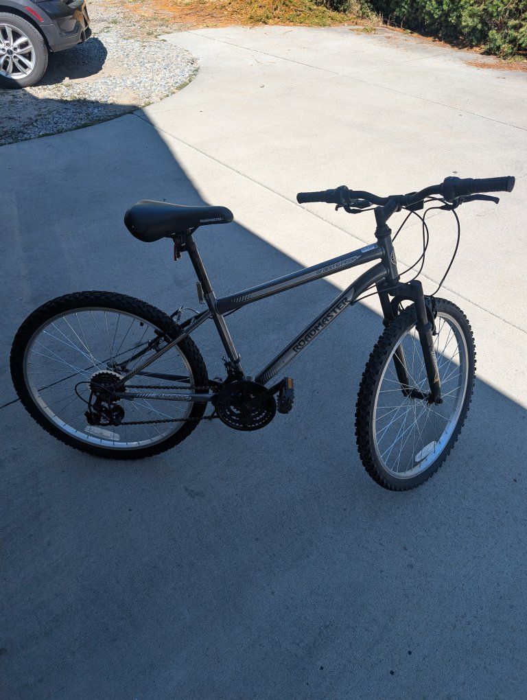 Roadmaster Granite Peak Mountain Bike - Gray, Used 24
