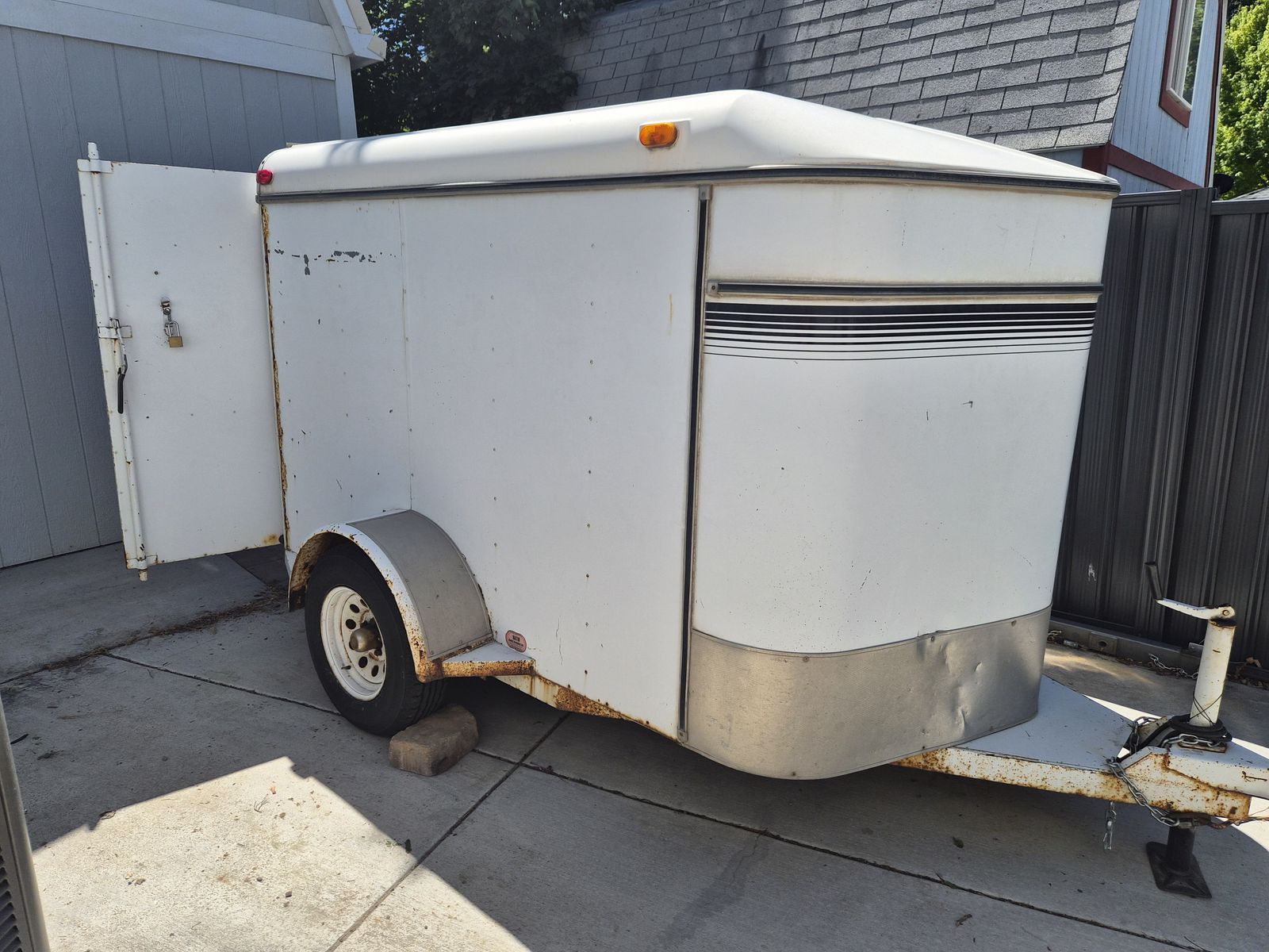 1997 Western World Enclosed Cargo Trailer - 5.5' x 8.5' - Heavy Duty