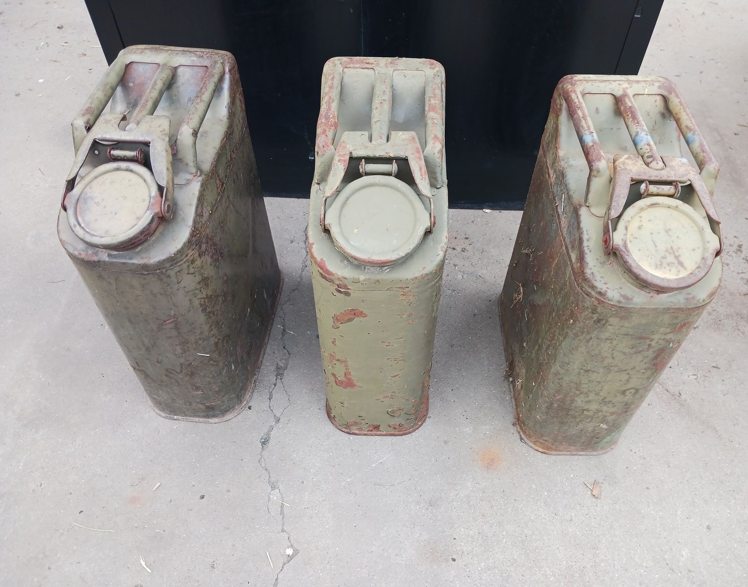 MILITARY CANS, GREAT FOR RESTORATION