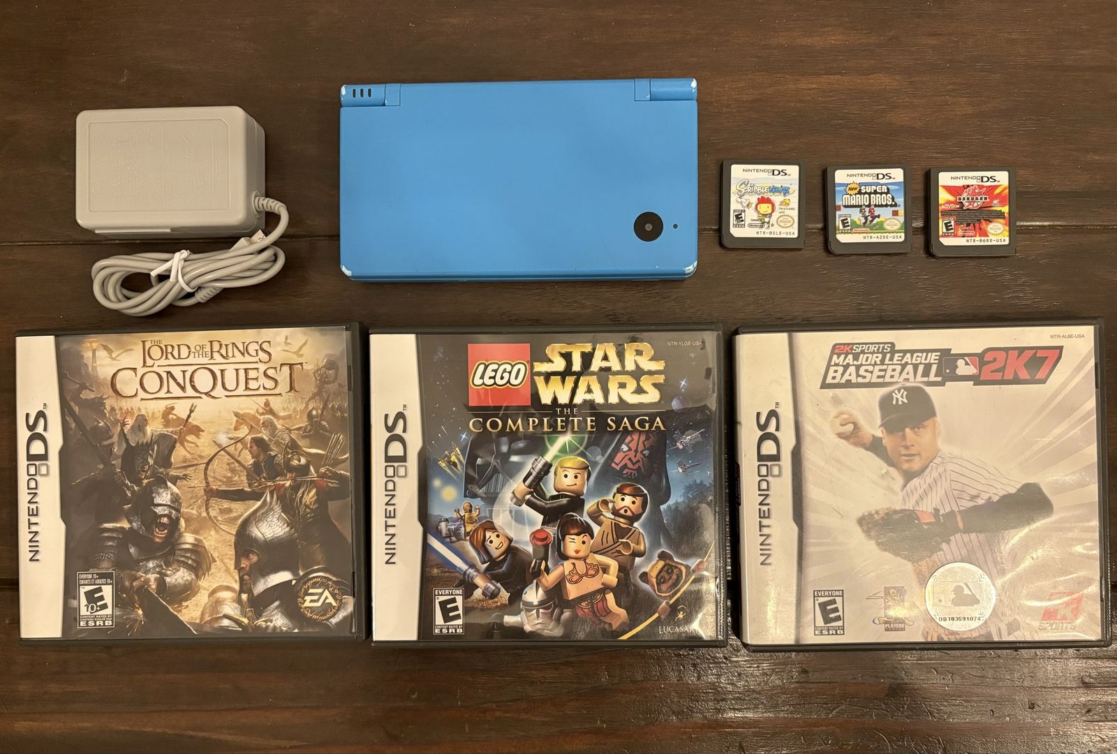 Nintendo DSi w/ 6 games & charger