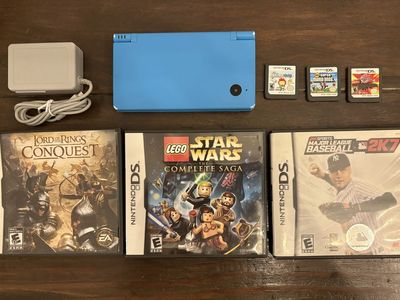 Nintendo DSi w/ 6 games & charger