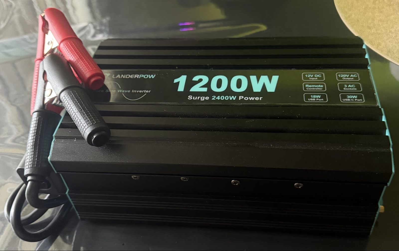 1200W Pure Sine Wave Power Inverter - Like New (Op