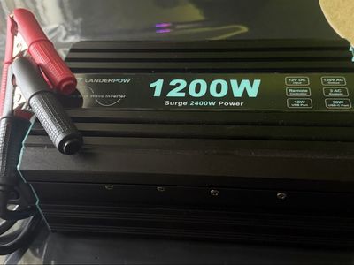 1200W Pure Sine Wave Power Inverter - Like New (Op