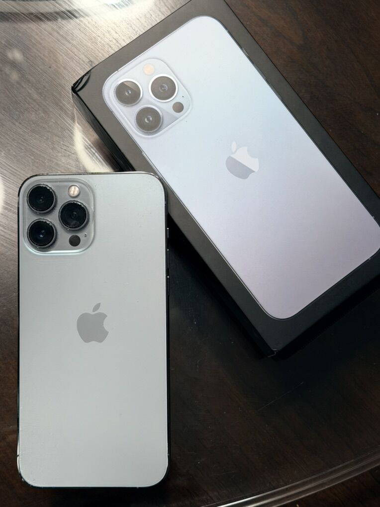 iPhone 13 Pro Max w 512 gig Storage