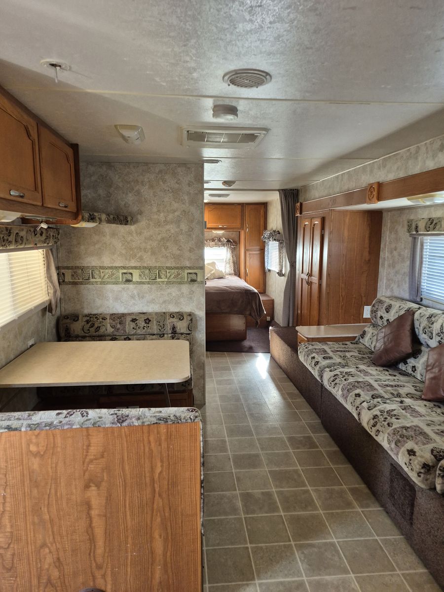 2005 Coachman Capri Trailer