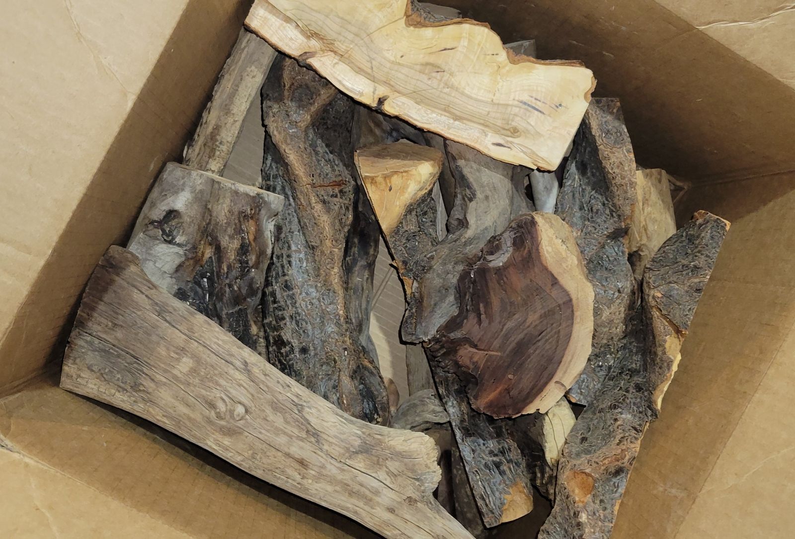 Nice Full Box of Wood Pieces, Log pieces For reptiles