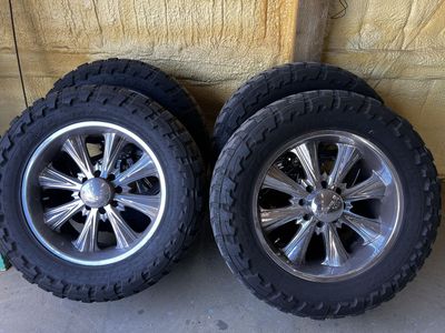 37” Tires and Chrome Rims