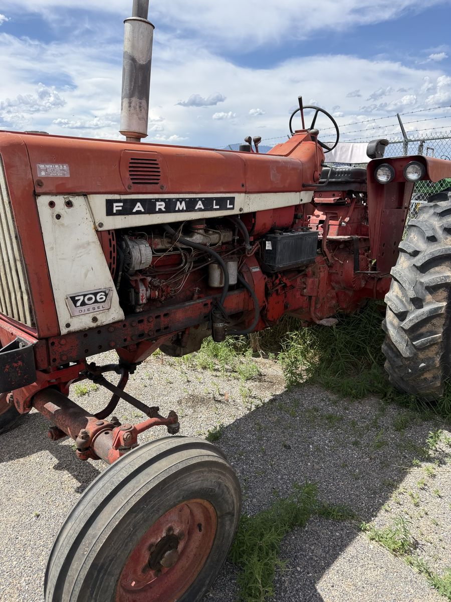 Farmall F 706D Tractor