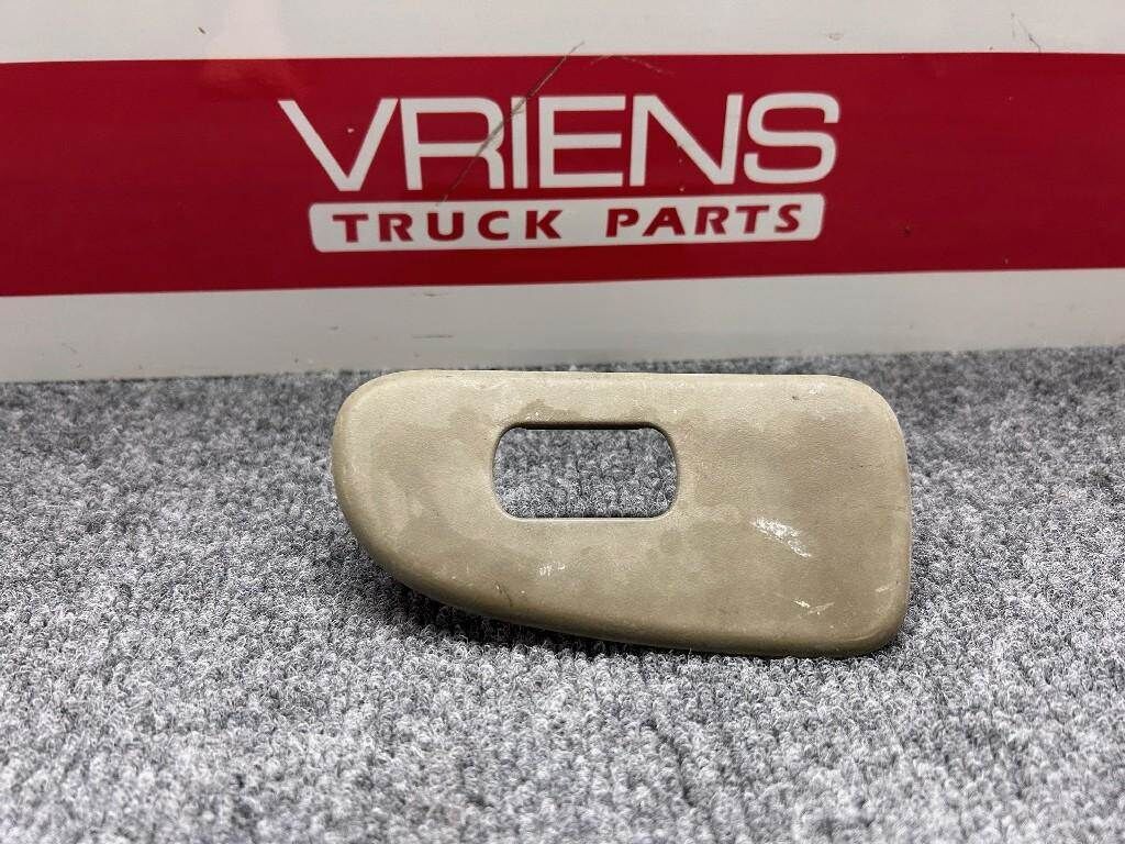 Peterbilt Right Gray Switch Bezel No Power Lock, Part # S18-6001-281
