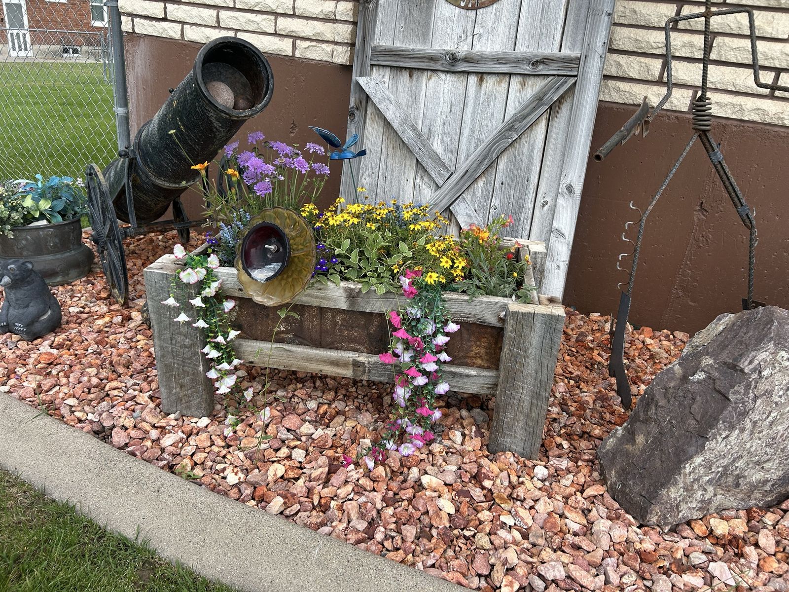 Main image 4