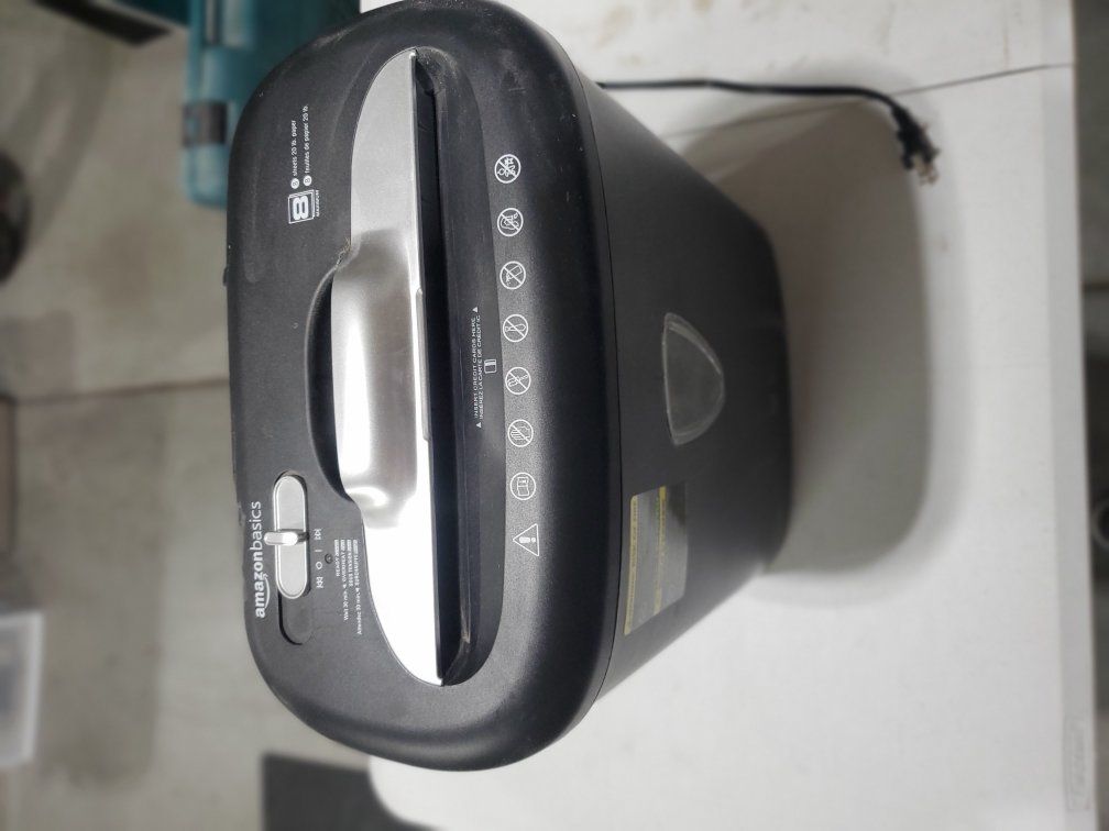AmazonBasics 8-sheet cross-cut paper shredder