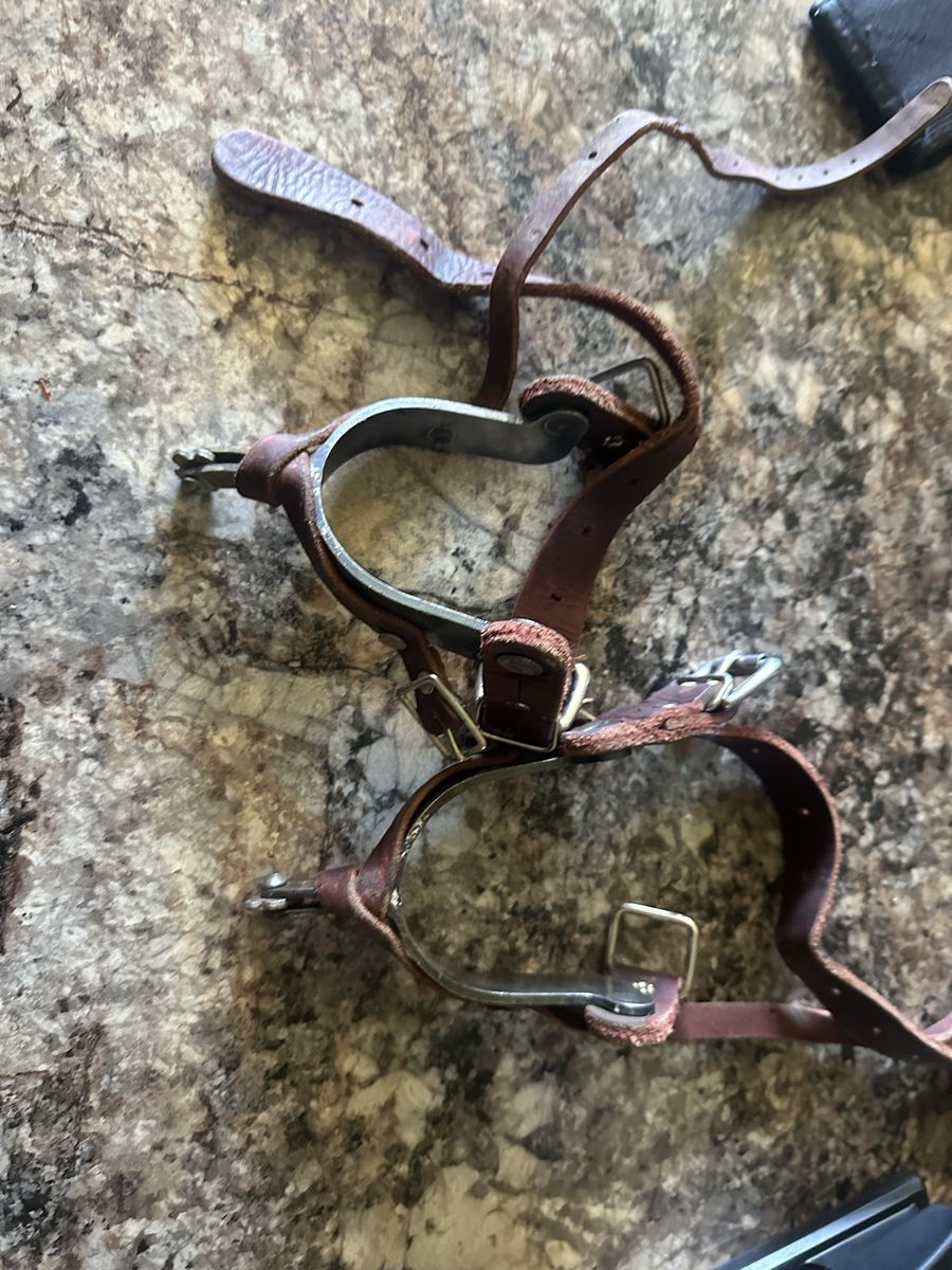 Bronc spurs