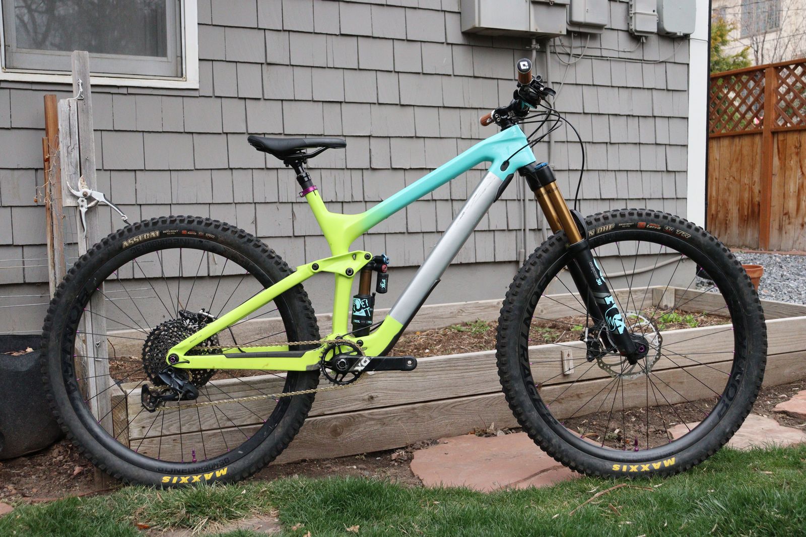 Trek Slash 9.9 | Size Large | - Fox Factory - X01 - Carbon bars & Wheels