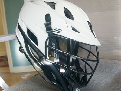 Cascade S White Lacrosse Helmet with Black Face Mask - YOUTH SMALL Excellent Condition