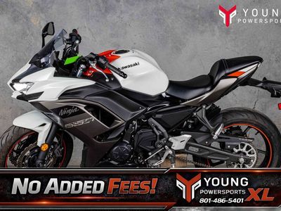 2023 Kawasaki Ninja® 650 Metallic Matte Graphenesteel Gray/Ebony