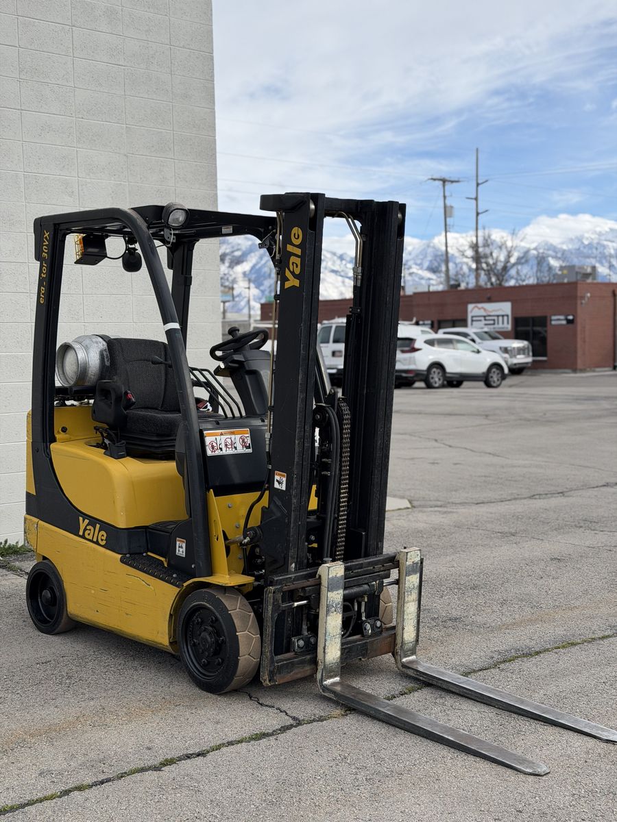YALE FORKLIFT SIDE SHIFT 4000LB LIFT 2 STAGE