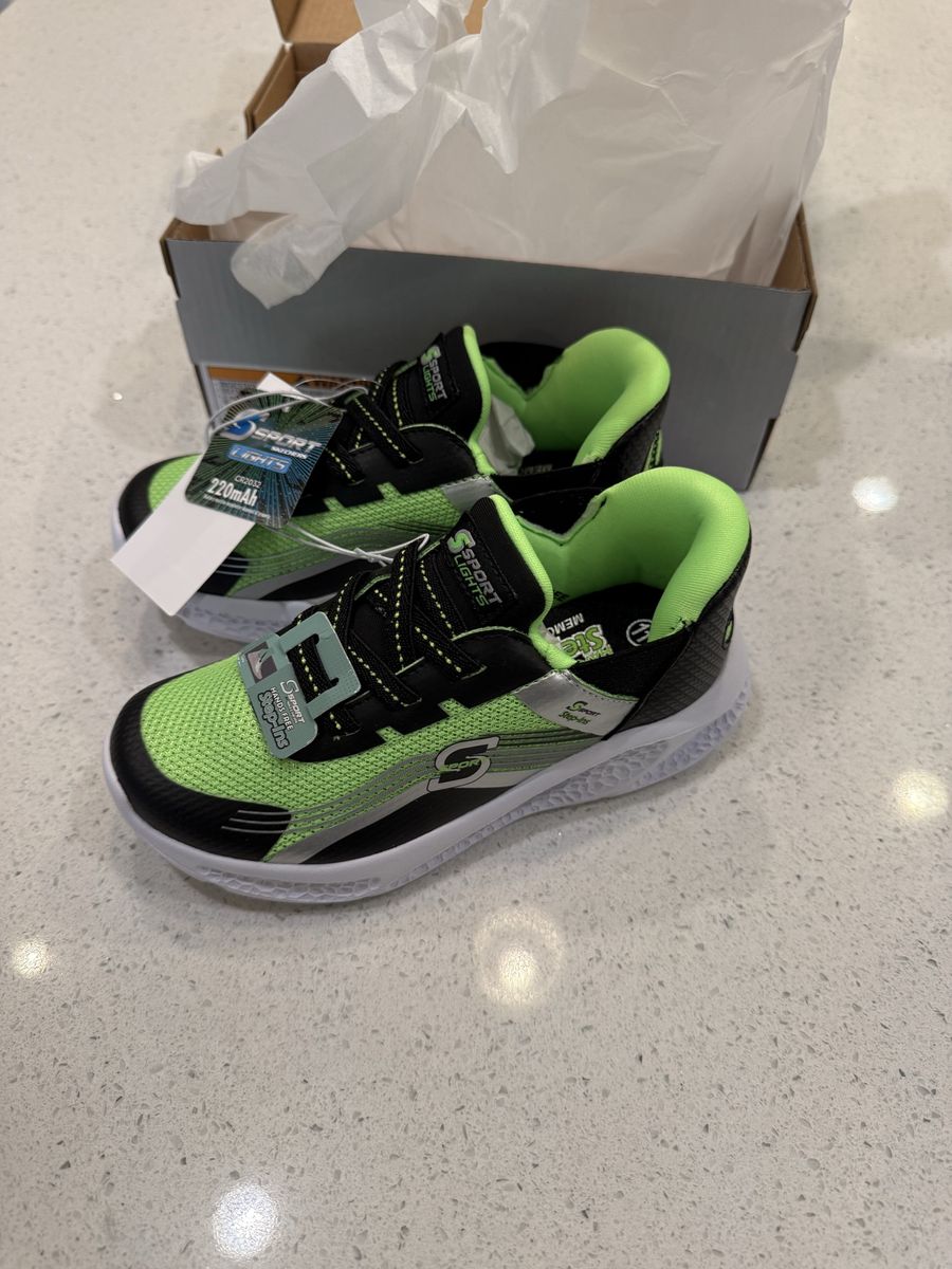 New with tags S Sport by Skechers Lights Hands Free Step-Ins Boy's Shoes Size 11