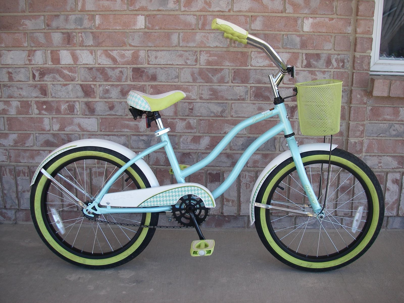Little Girls 20" Beach Cruiser Bike, HUFFY SUMMERLAND, Basket, Fenders, Kickstand, Baby Blue / Mint Green, Nice,