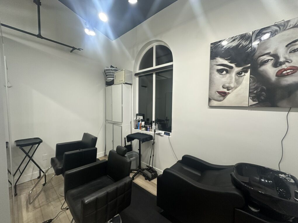 Hair salon/barber chair for rent