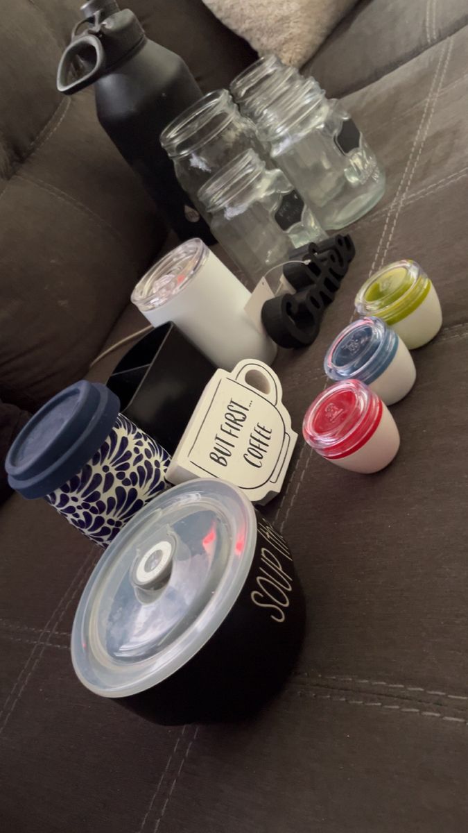 Kitchenware Lot: $5 for whole box