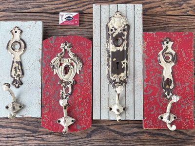 Rustic Farmhouse Wall-Mounted Coat Rack with 4 Hooks