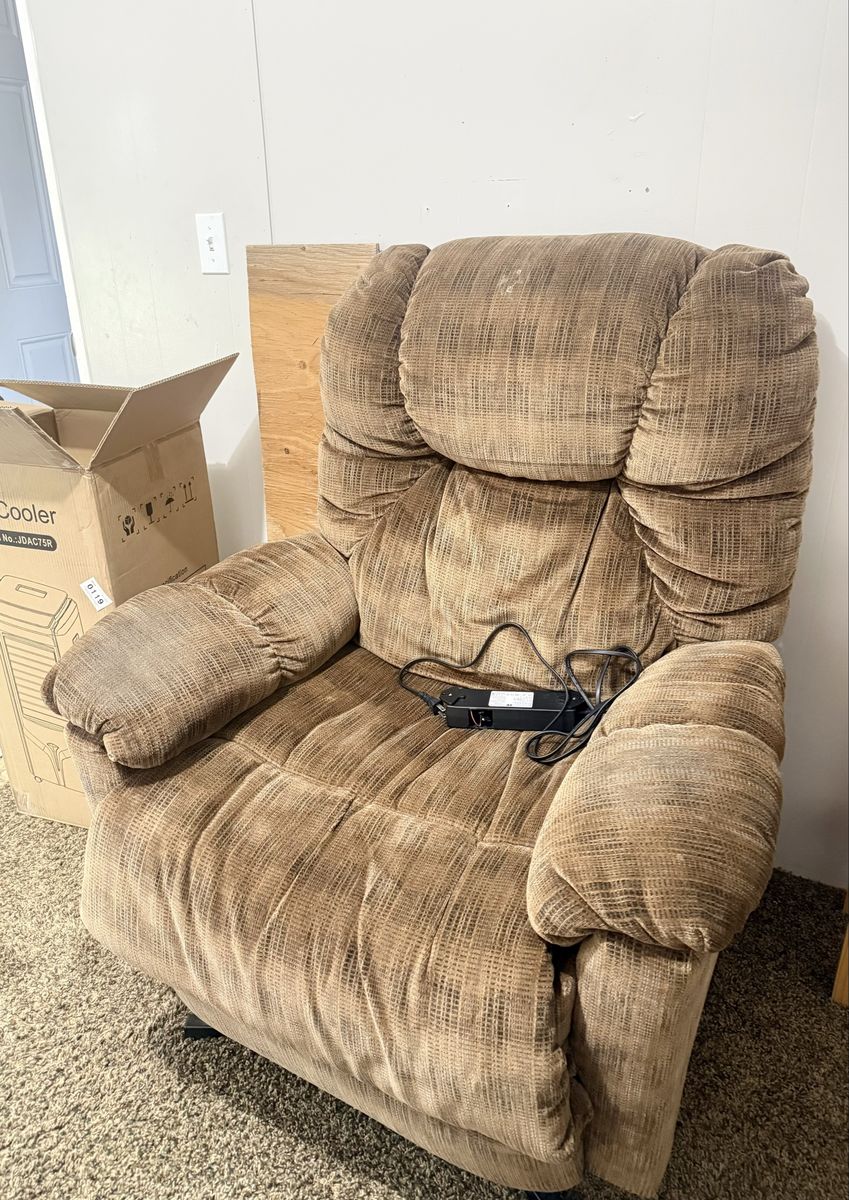 FREE RECLINING CHAIR & FREE ORGAN