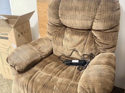 FREE RECLINING CHAIR & FREE ORGAN