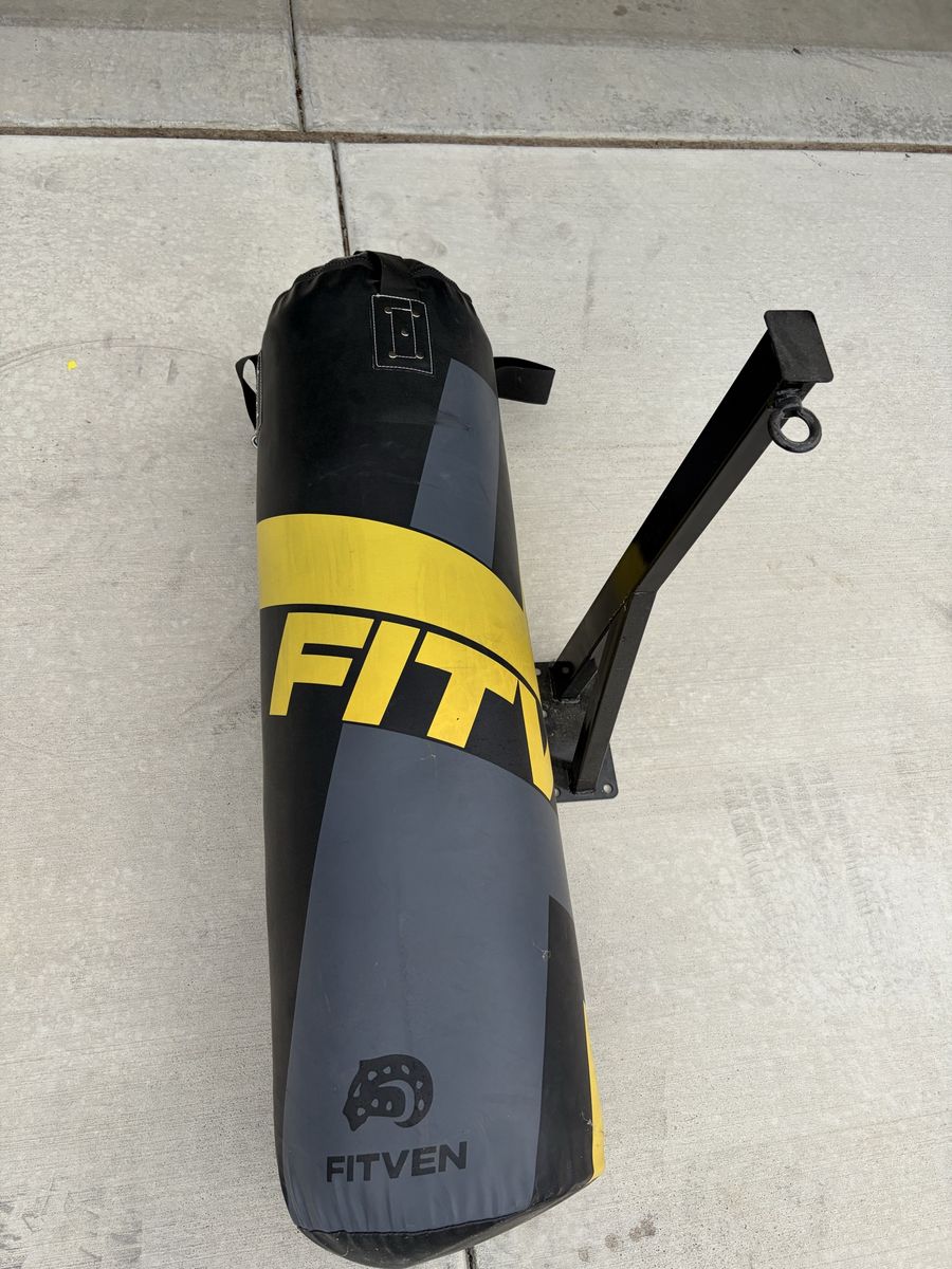 FITVEN Punching Bag with Wall Mount Bracket - Heavy Duty MMA Boxing Kickboxing Training