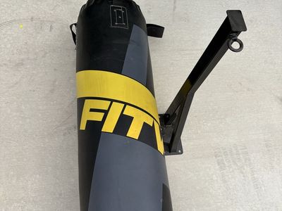 FITVEN Punching Bag with Wall Mount Bracket - Heavy Duty MMA Boxing Kickboxing Training