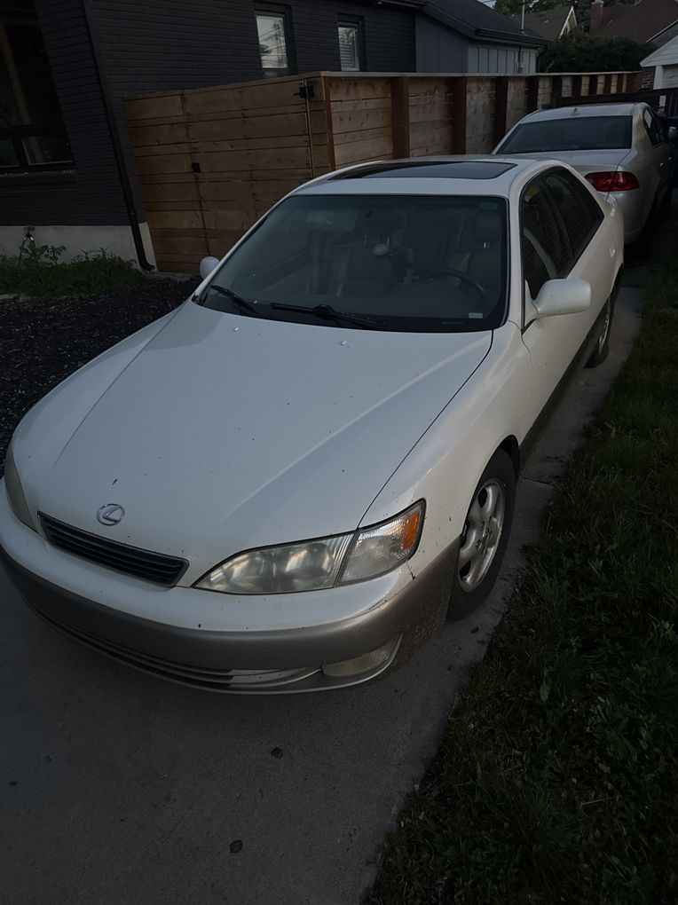1998 LEXUS ES 300h Luxury