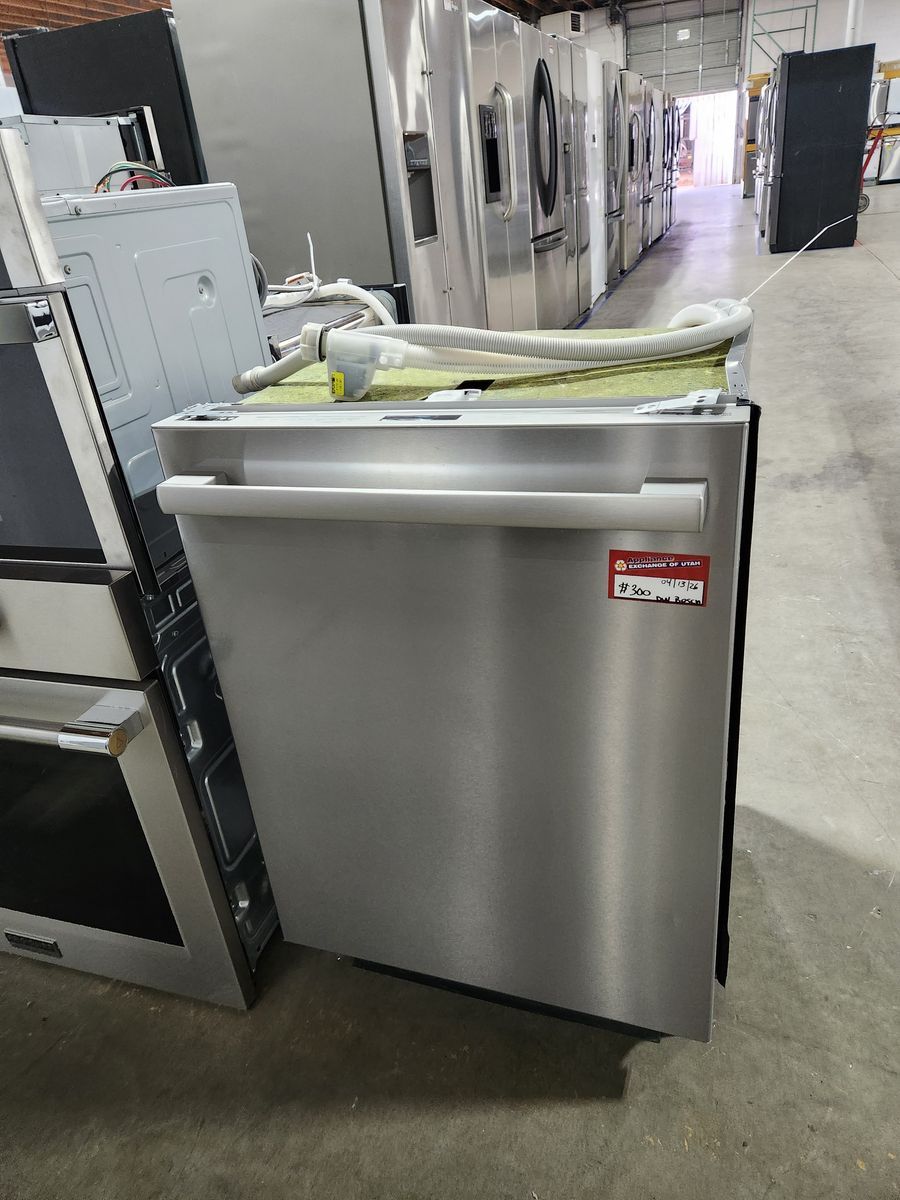 BEAUTIFUL BOSCH STAINLESS STEEL DISHWASHER! W-WARRANTY