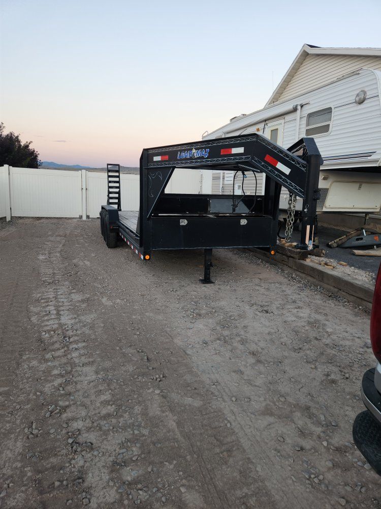 LOAD MAX Gooseneck Trailer - Flatbed